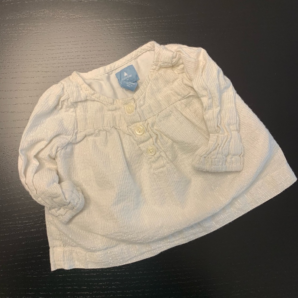 🧸 2/$8.00⭐️ GAP 0-3m White Blouse with Button Details